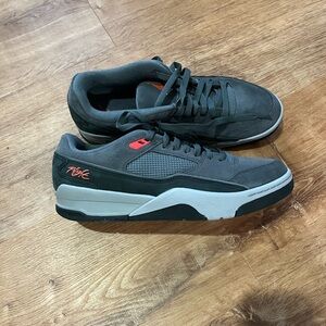 Jordan Flight Court sz 10.5 NWOB